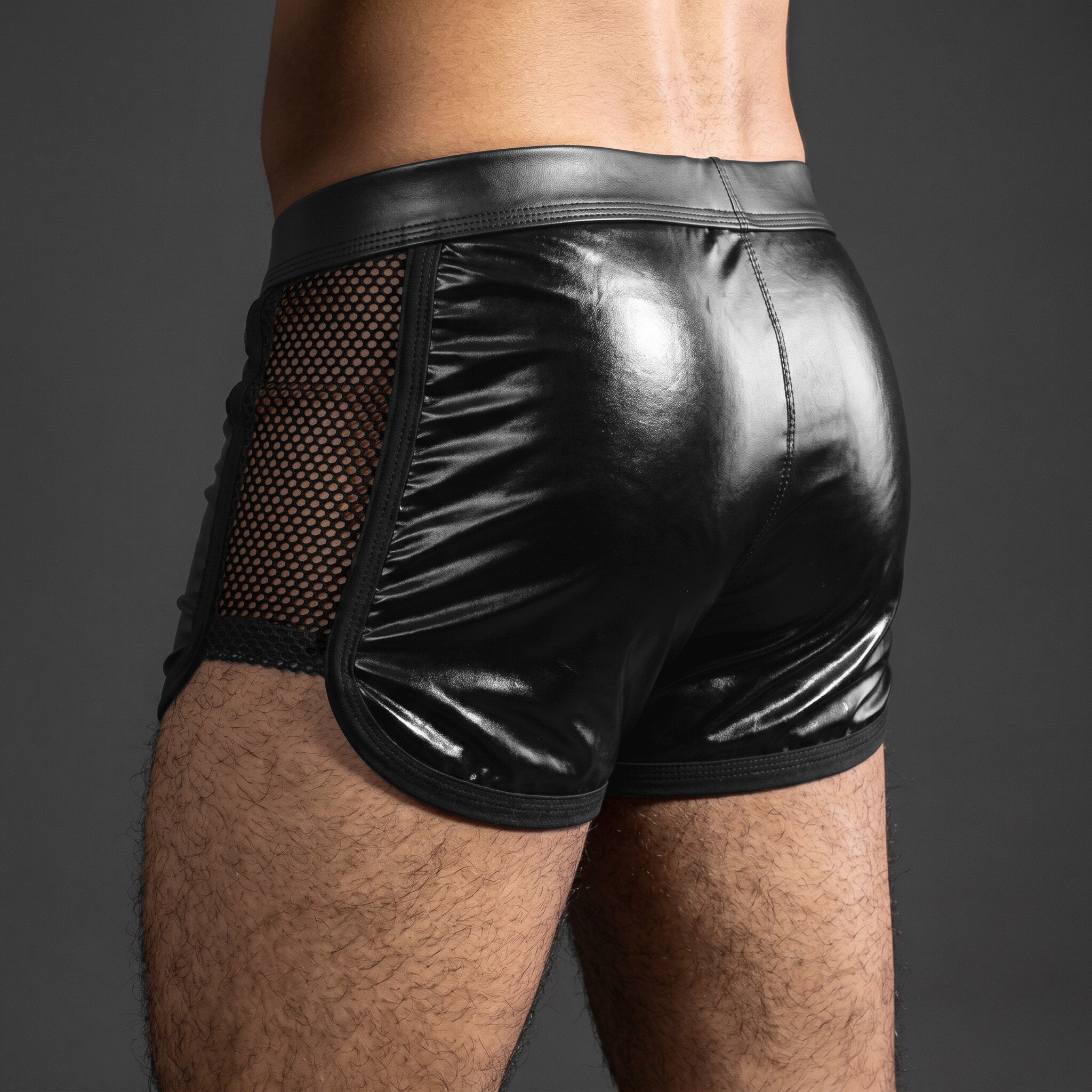 Short curvo de cuerina MESH