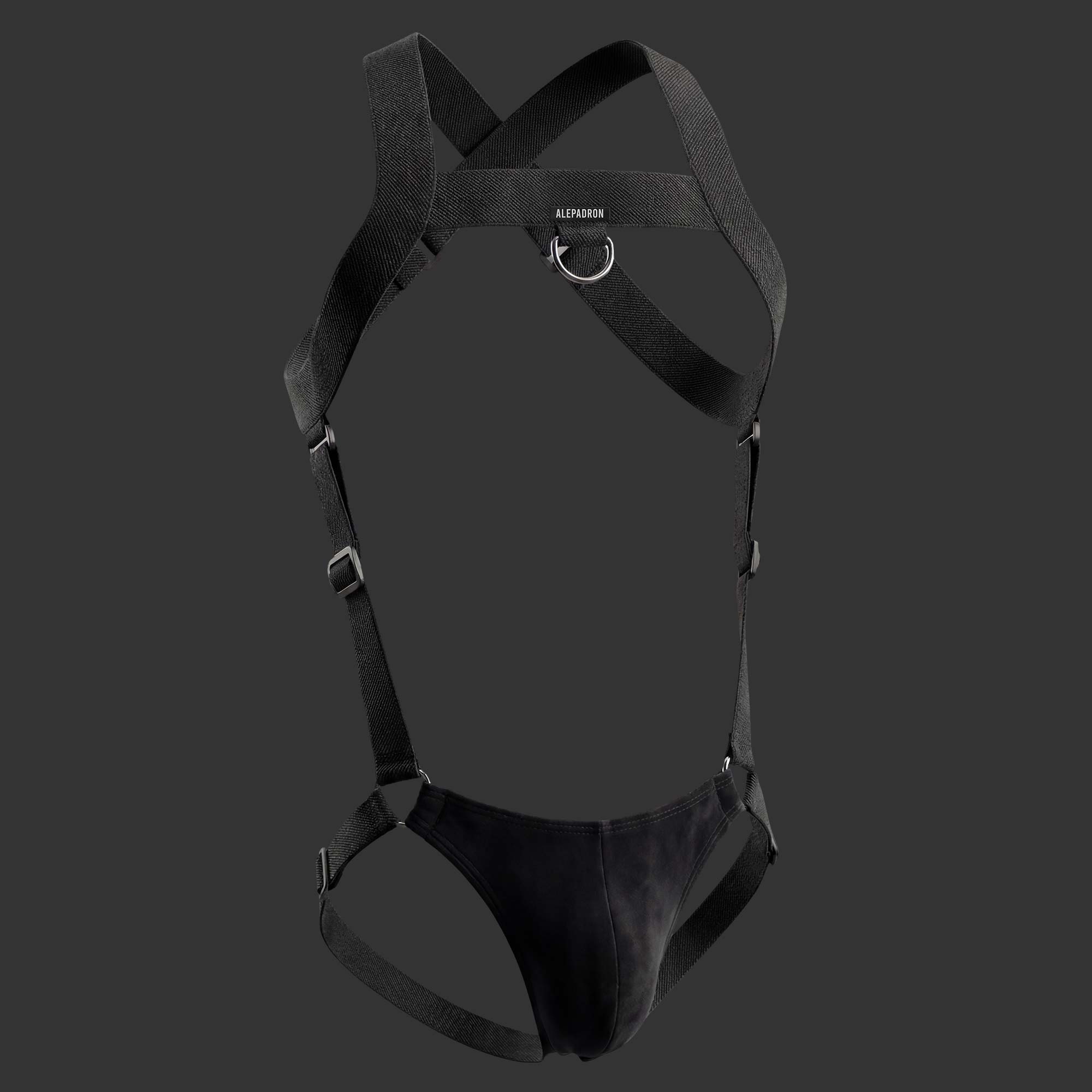 Hombre vistiendo Arnes de cuerpo completo Ajustable color negro de diseno industrial. Vista frontal, ydetalles de confeccion. Alepadron Indumentaria Masculina.