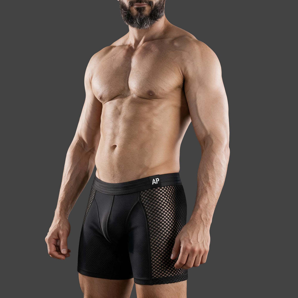 Boxer Malla Cage color negro. Vista frontal con modelo, ajuste y contraste de texturas. Alepadron.