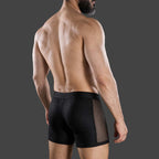 Boxer Malla Cage color negro. Vista frontal con modelo, malla panal lateral y microperforado. Alepadron.