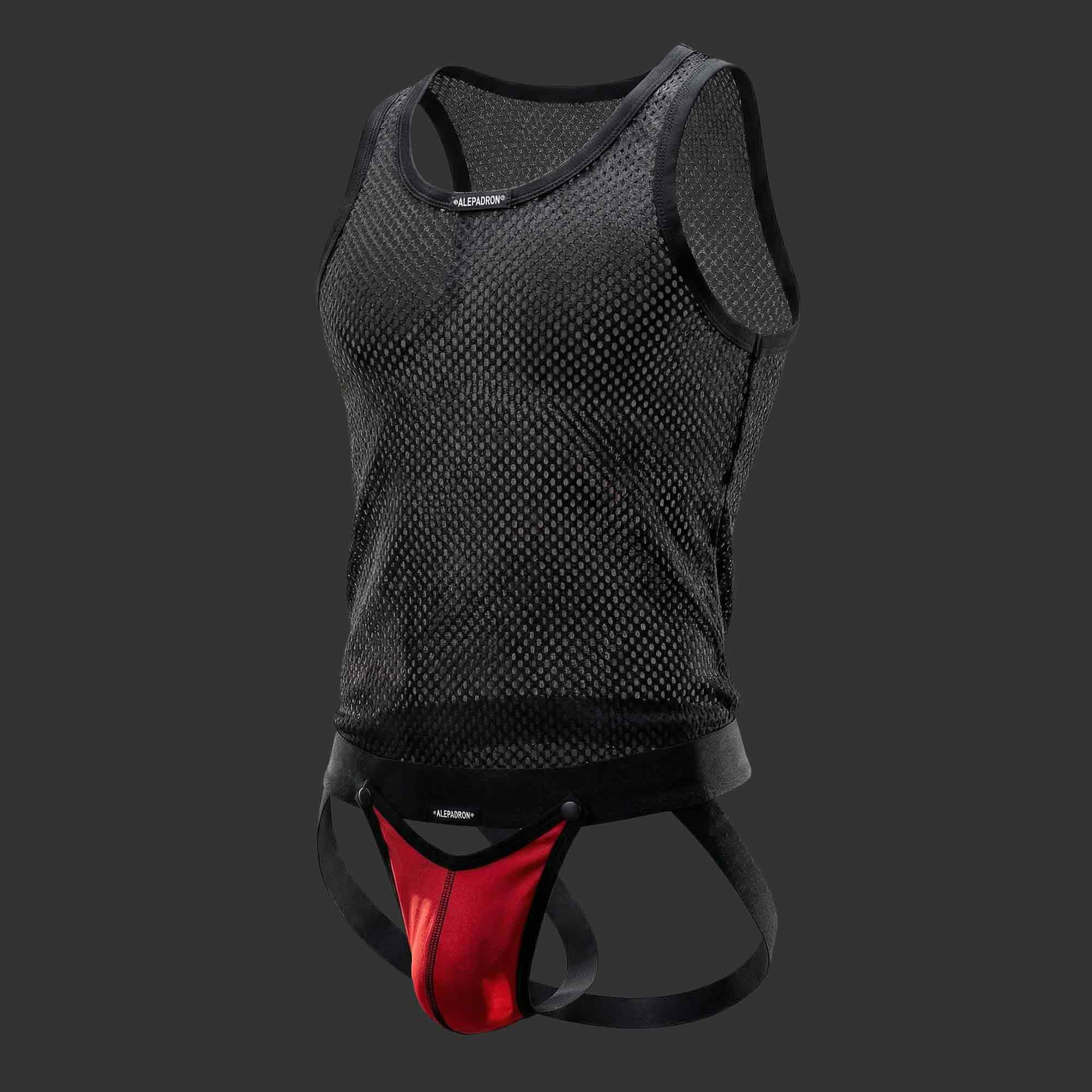 Persona vistiendo CONJUNTO DE RED - Musculosa y Suspensorio color bordo. Vista frontal, musculosa Red Mesh y suspensorio de anclaje. Alepadron.