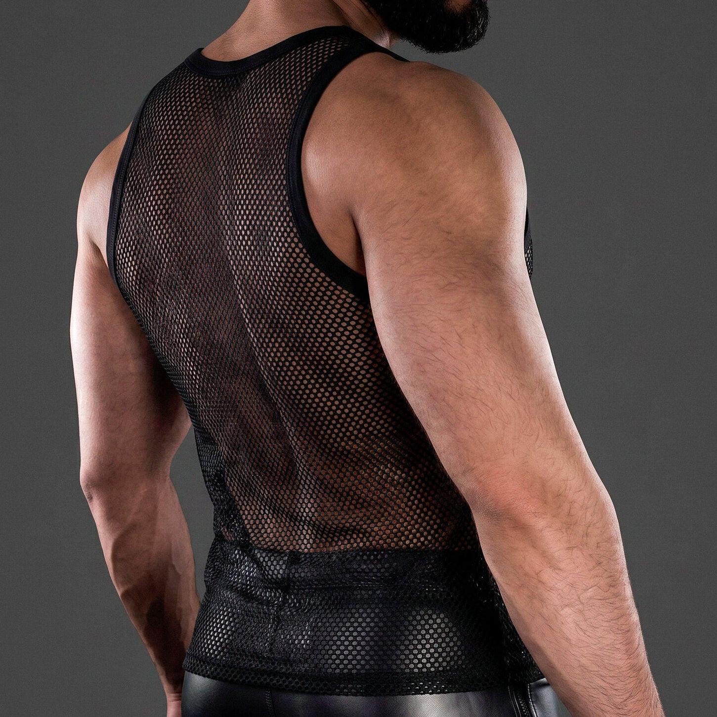 Musculosa de red hombre