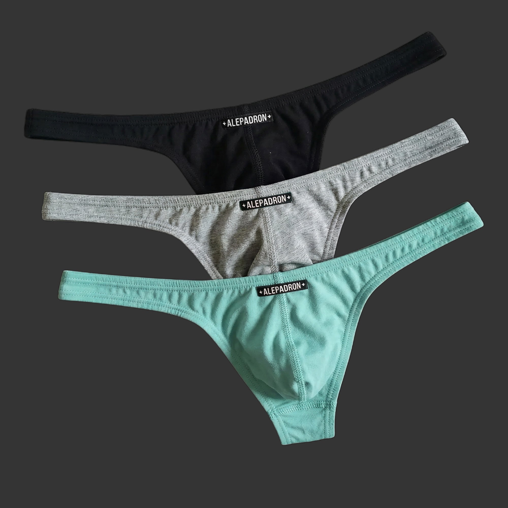 PACK DE TANGAS HOMBRE x3 UNIDADES en color negro, gris y verde. Vista frontal con corte minimal y ajuste anatómico. Alepadron