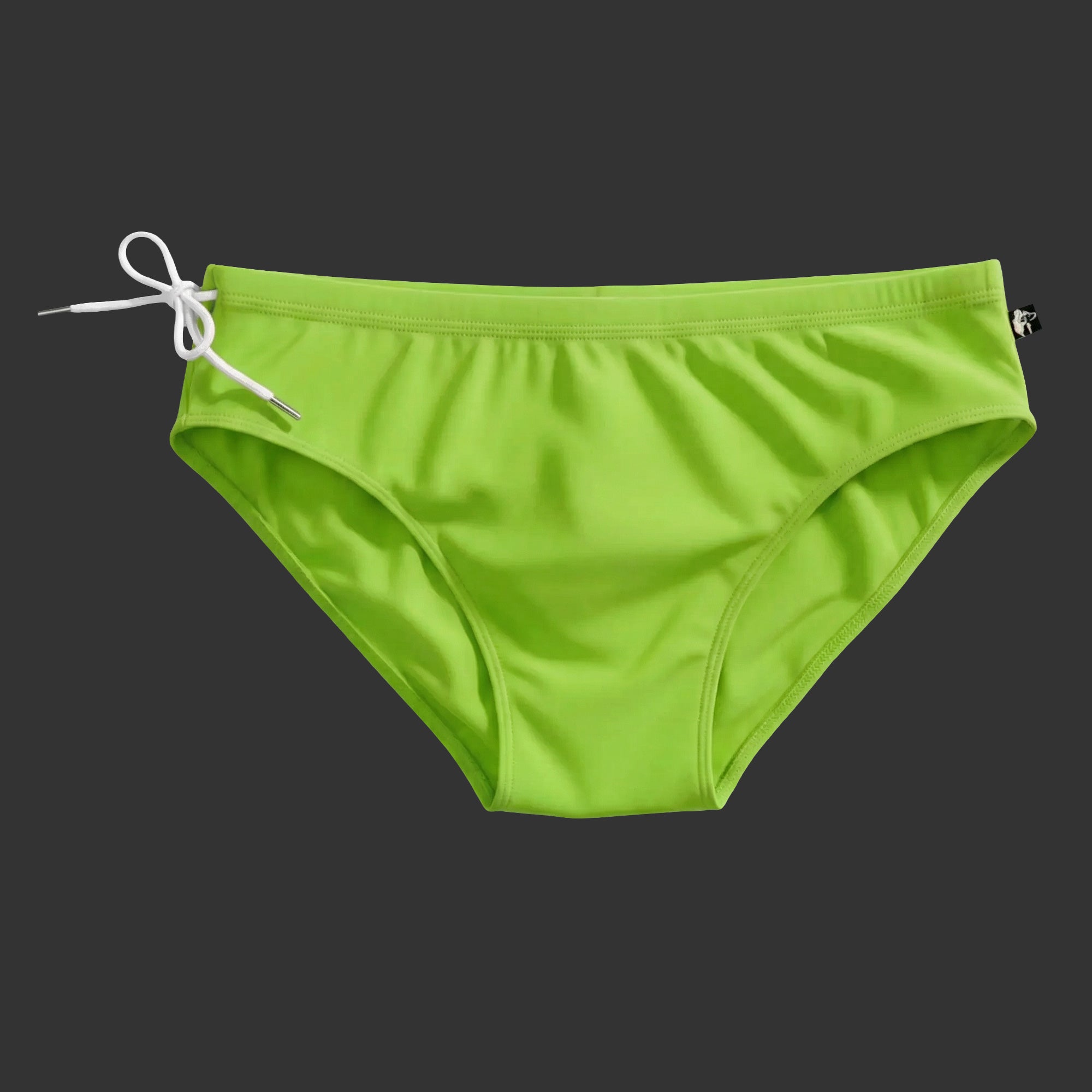 SUNGA NATACIÓN CORTE BRASILERO LYCRA verde. Vista frontal con corte reducido y ajuste anatómico. Alepadron.